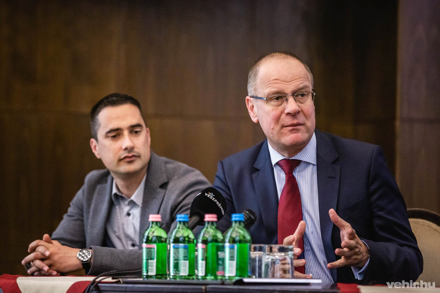 Ovádi péter országgyűlési képviselő és Navracsics Tibor uniós biztos