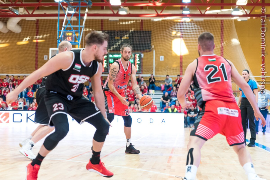 Bajnok az Oroszlány, ezüstérmes a Veszprém (archív fotó)