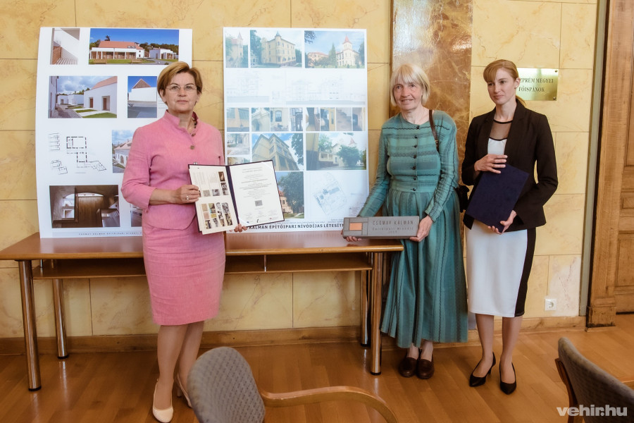 Hári Lenke, Bakk Istvánné, Kositzky Anett