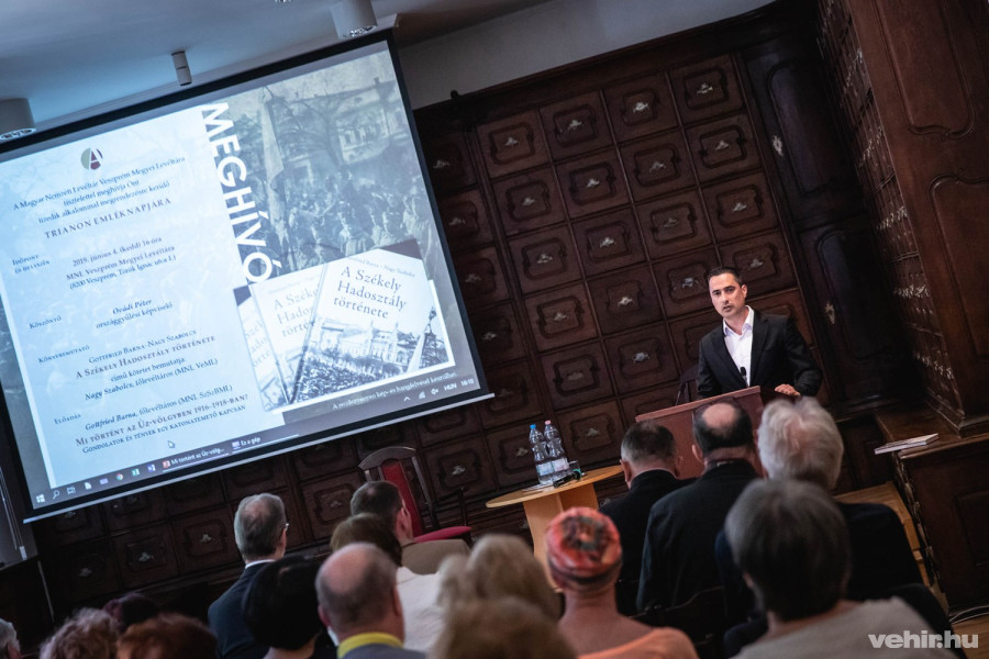 A könyvbemutatón ovádi péter parlamenti képviselő mondott köszöntőt