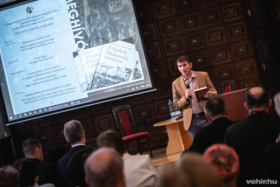 Nagy szabolcs a kötet megszületéséről beszélt a hallgatóságnak