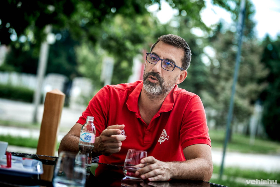 Változások várhatóak a HOYA háza táján 