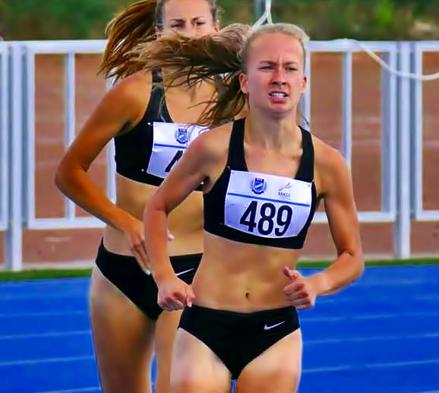 Varga Gréta az élen - Fotó: Stupián Anikó/SVSE