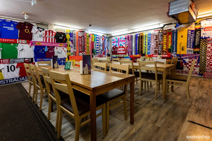 A alsó terem is bővelkedik relikviákban