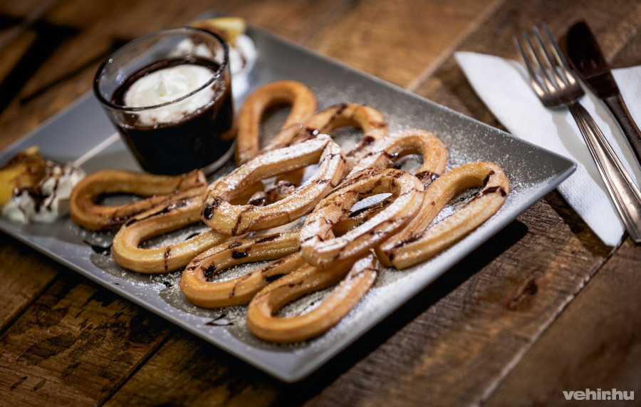 A vasárnapi ebéd mellé desszertek közül is válogathatunk a GRUND-ban