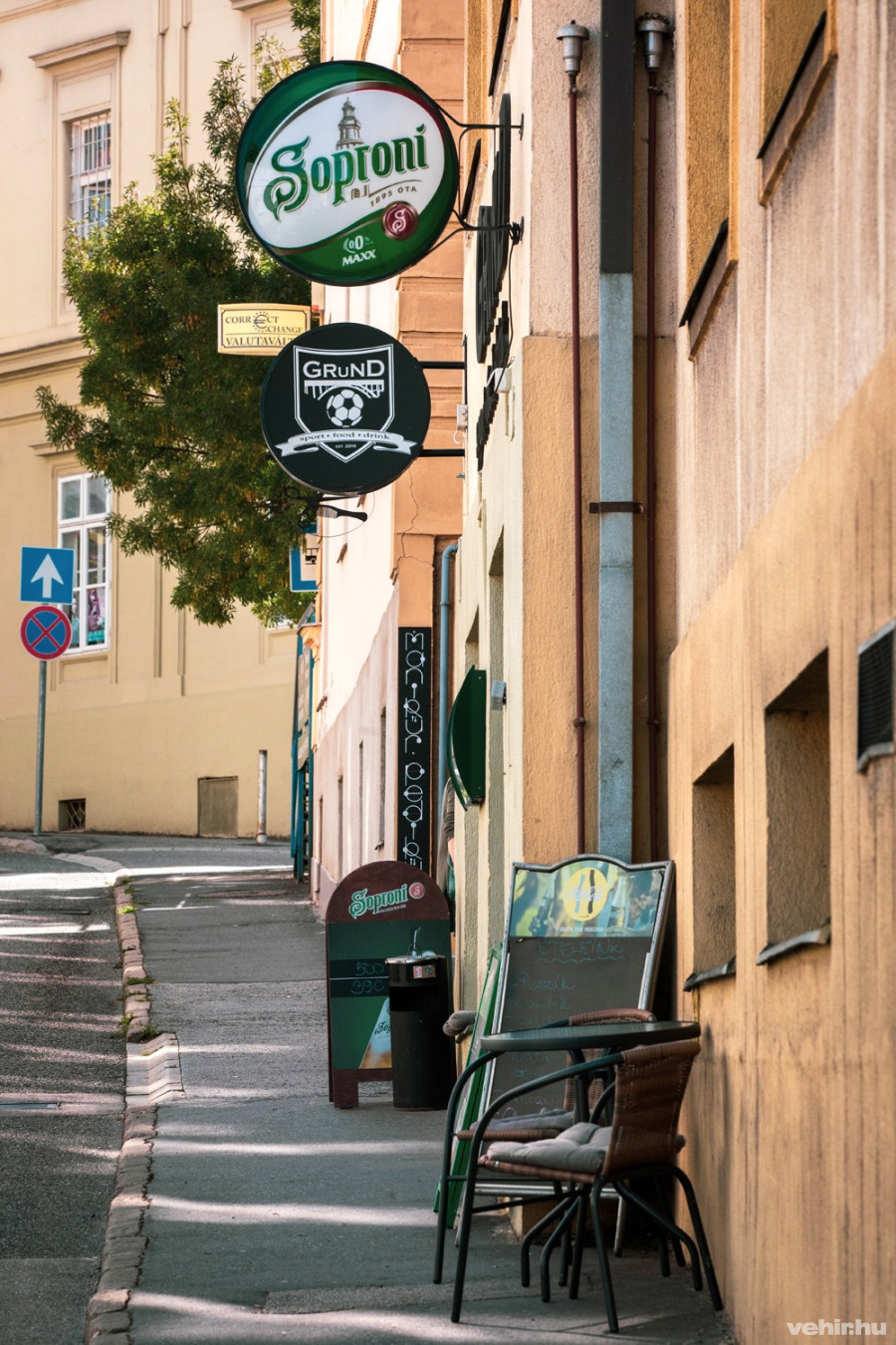 A GRUND-ot könnyű megtalálni a Horgos utcában