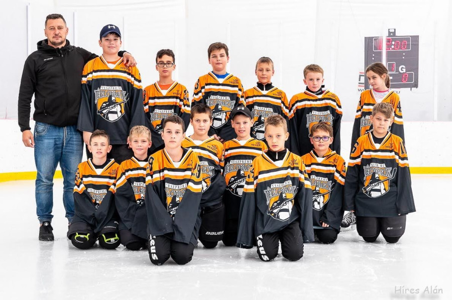 Az U12-es alakulat - Fotók: Jéglovagok