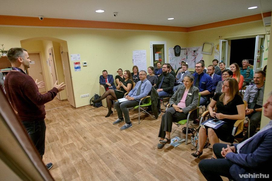 lépésről lépésre válsz magabiztosabbá, ha minden alkalommal kiállsz egy picit beszélni mások elé