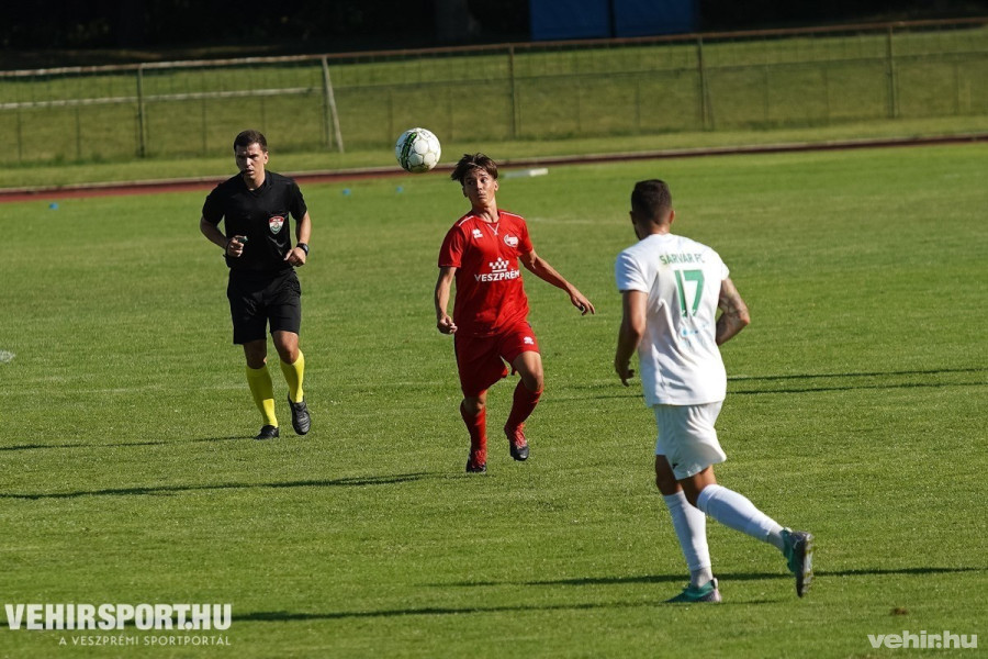 A labdával Vass Szilárd, a VLS egyik legnagyobb reménysége (archív fotó)