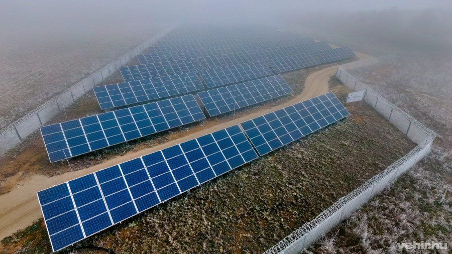 A Pápai út közelében lévő veszprémi napelempark