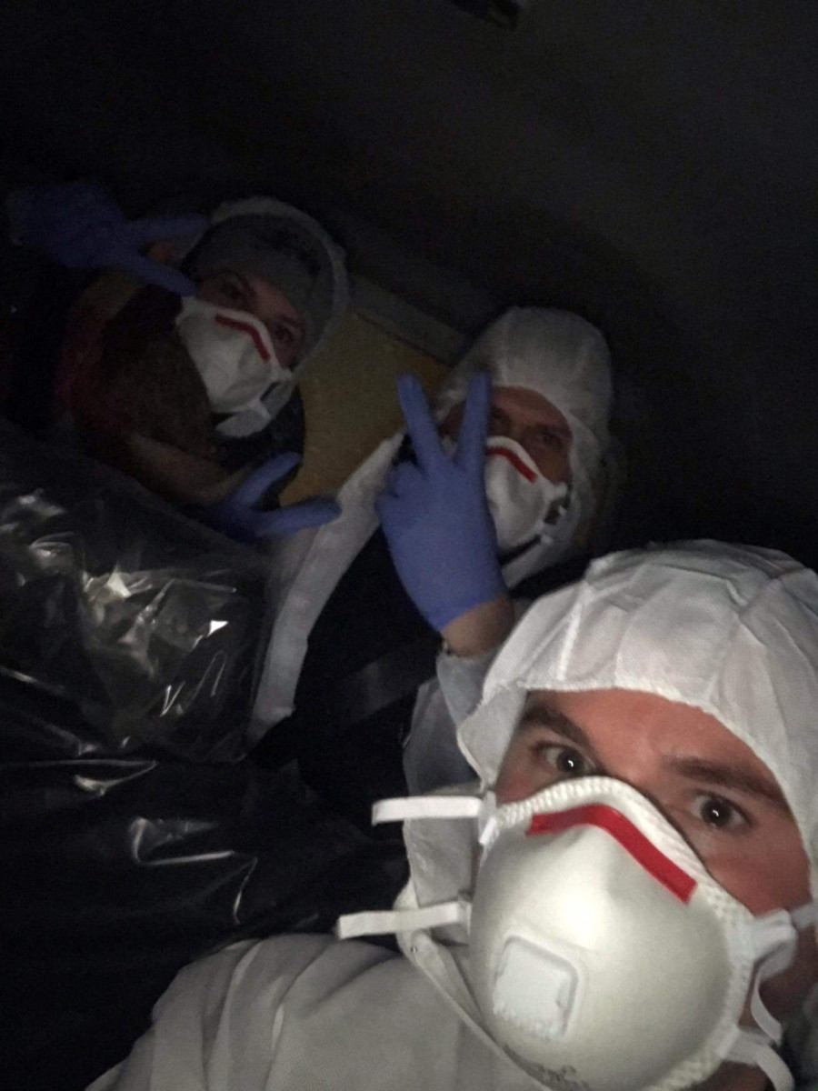 Már Magyarországon, úton a Dél-Pesti Centrumkórházba megfigyelésre. Bencéék minden eredménye negatív lett, kijelenthető, hogy nem fertőzöttek meg a koronavírussal