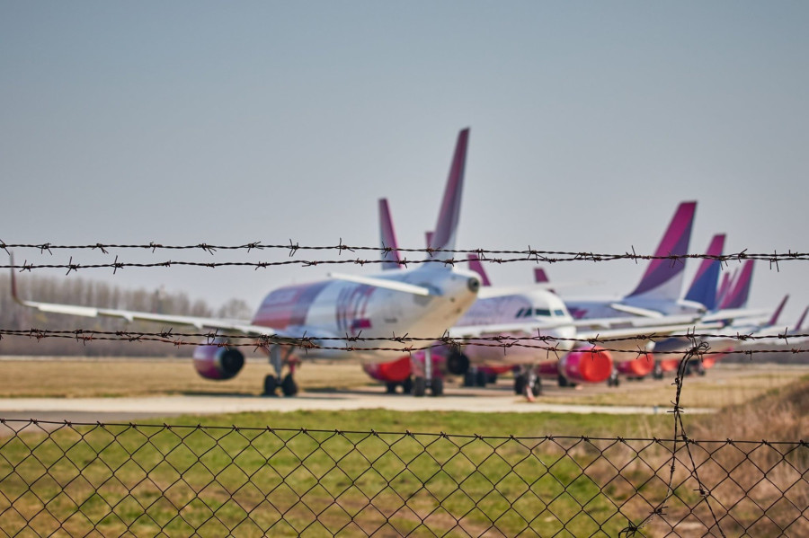 A Wizzair is több gépét hazarendelte Európából, jelenleg a debreceni reptéren tárolják őket. (Fotó: PlaneSpotting Hungary (PSH) Varga János, 2020. március 20.)