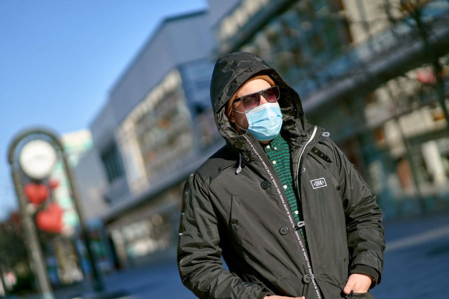 A polgármester továbbra is eltökélt abban, hogy minden veszpréminek védőmaszkot adjon