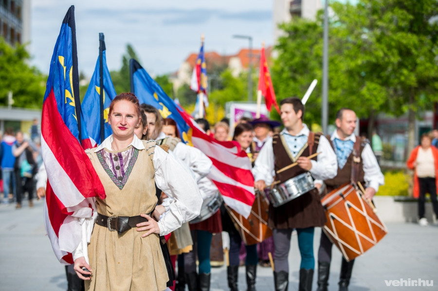 Felvonulás a 2019-es Gizella napokon