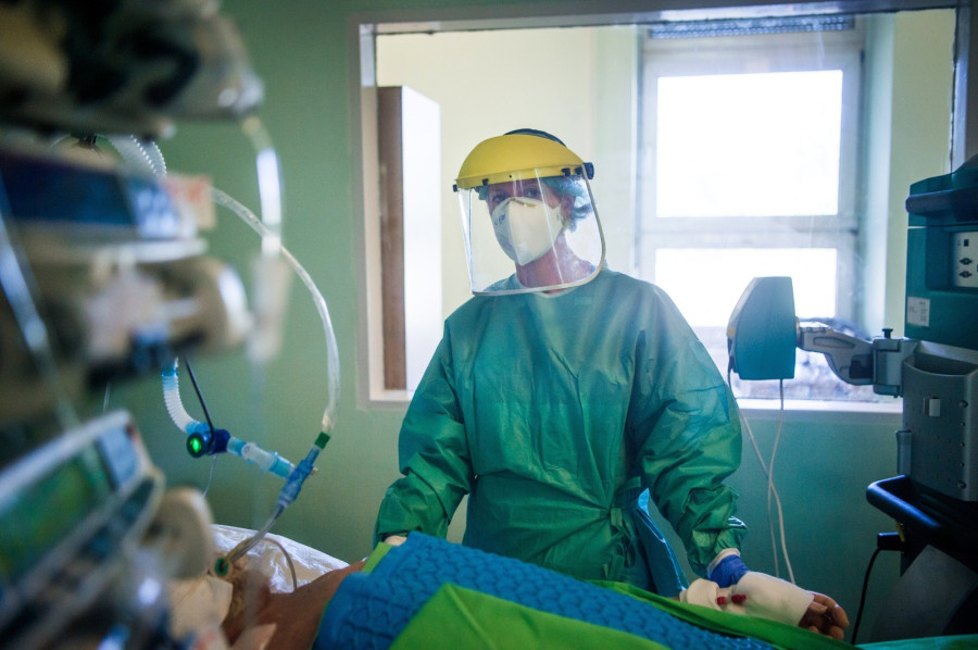 Molnár Eszter aneszteziológus, intenzívterápiás-szakorvos , Szent László Kórház