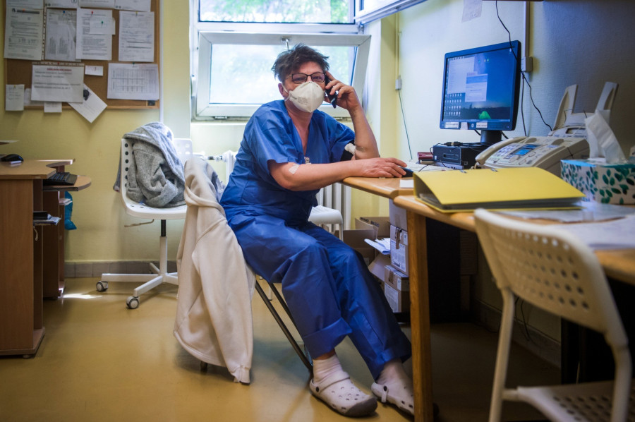 Tapolcsányi Éva aneszteziológus, intenzívterápiás-szakorvos , Szent László Kórház