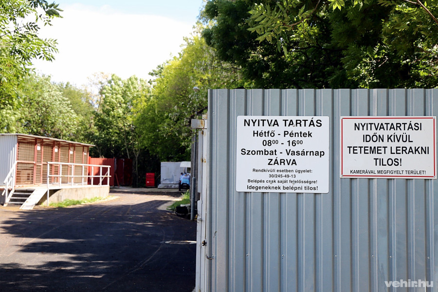 A jobb oldalon szereplő tábla kihelyezése sajnos elkerülhetetlen volt...