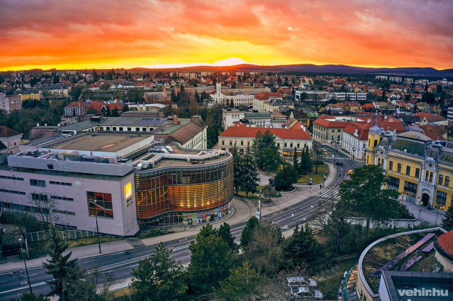 A Veszprém megyében eladott lakóingatlanok drágultak a legtöbbet, de nem ez a megye a legdrágább. A megyeszékhelyen eladott lakóingatlanárak viszont az élmezőnyben vannak.
