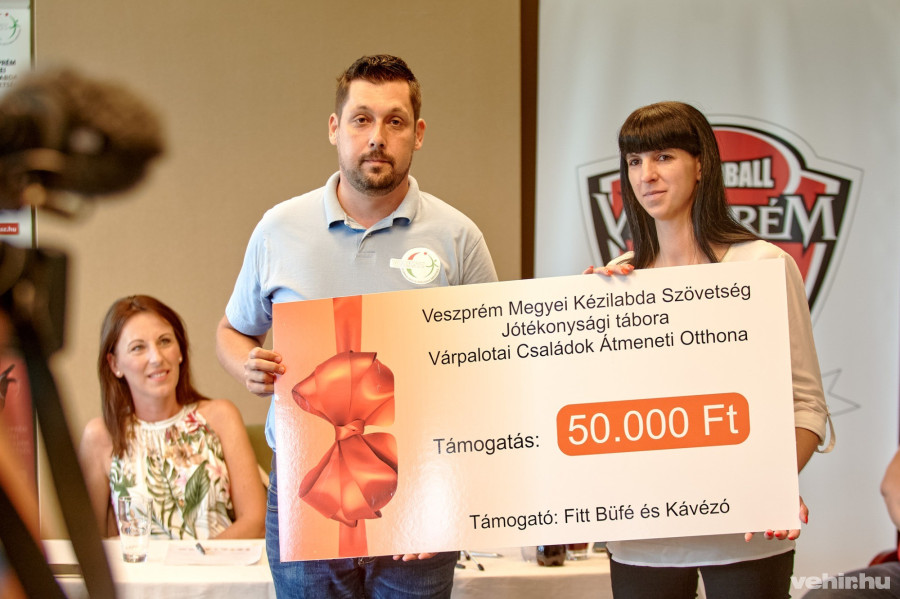 Bakai Krisztina tulajdonos tett felajánlást a Fitt Büfé nevében