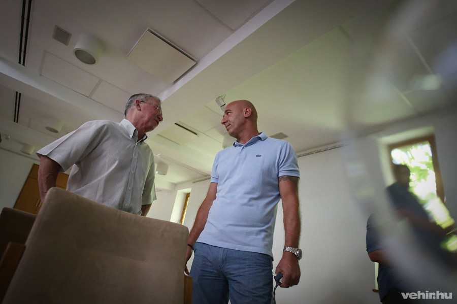 A kézilabdalegenda Éles József is együtt ünnepelt egykori főnökével