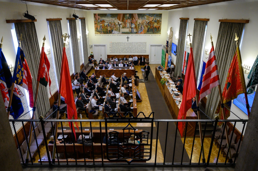 Polgármesterek az MJVSZ közgyűlésén (fotó: MTI)