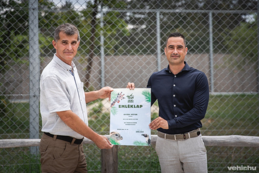 Török László az állatkert igazgatója és Ovádi Péter országgyűlési képviselő