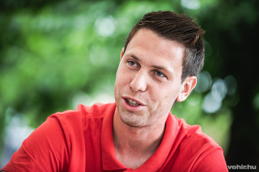  A szakágvezető, Donát Máté leány tanítványai az ország legjobbjai közt bizonyíthatnak (archív fénykép)