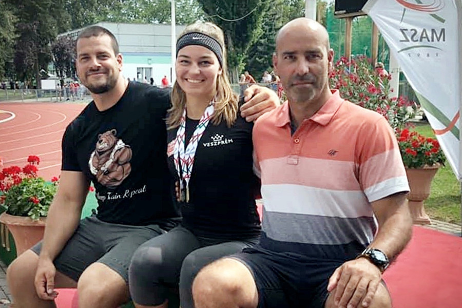 A fényképen balról jobbra: Mozsdényi Dávid, Kövér Fanni és Máhl Krisztián 