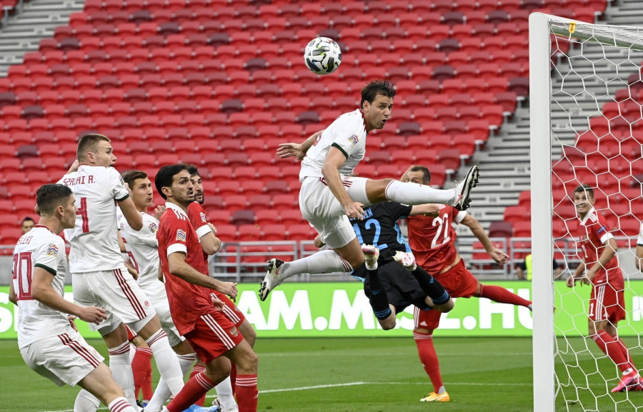 Szalai Ádám (k), Szalai Attila (b2) és Sallai Roland (b) a labdarúgó Nemzetek Ligája csoportkörének második fordulójában játszott Magyarország - Oroszország mérkőzésen a Puskás Arénában 2020. szeptember 6-án. MTI/Szigetváry Zsolt 