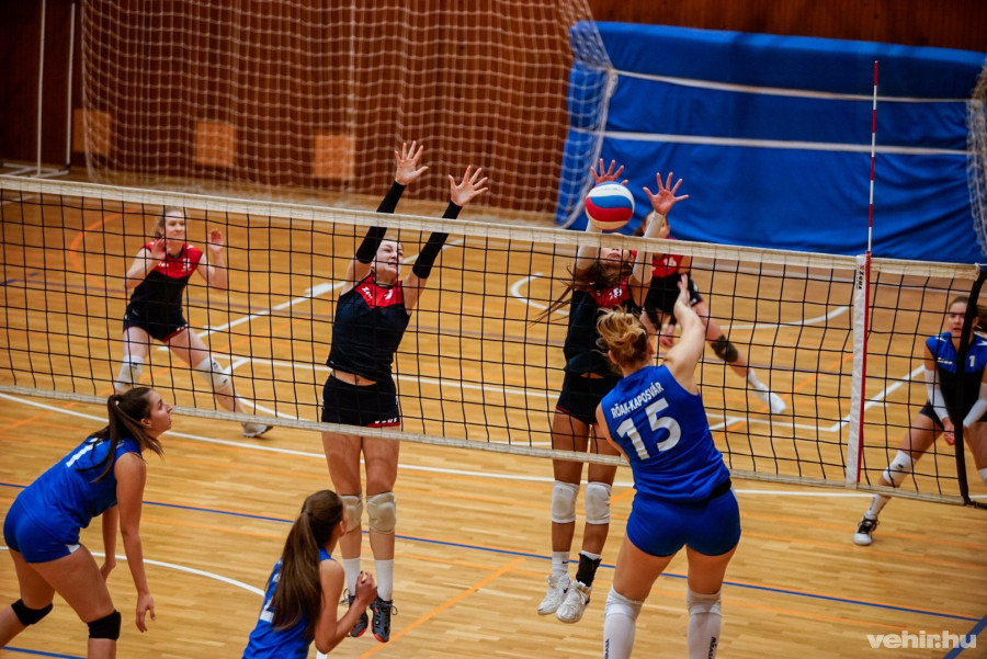 Könnyed győzelmet arattak röplabdázónőink (archív fotó)