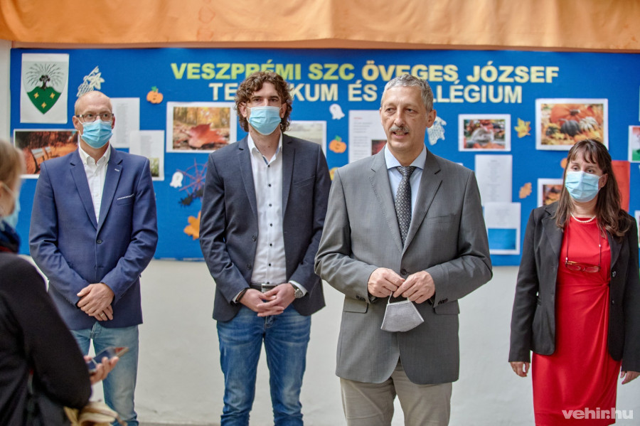 Az ünnepélyes megnyitó résztvevői (balról jobbra): Kavalecz Gábor, Pap Máté, Tóth Lajos Péter, Szanyi Szilvia