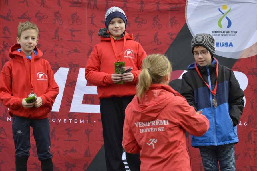 A legfiatalabb fiúk mezőnyének dobogója Engi Dániellel (1.) és Strenner Nimróddal (2.) - Fotó: Bálint Mónika