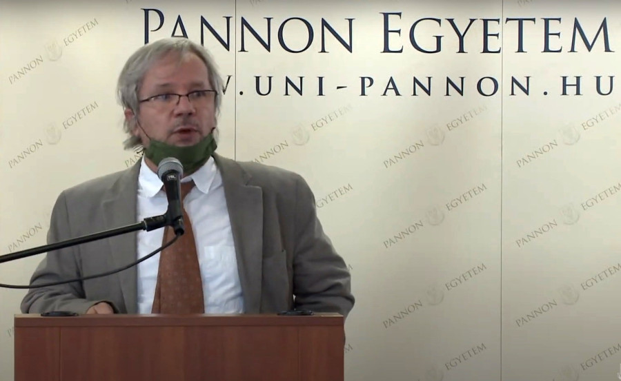 Rózsa Lajos a Pannon Egyetem csütörtöki online előadásán