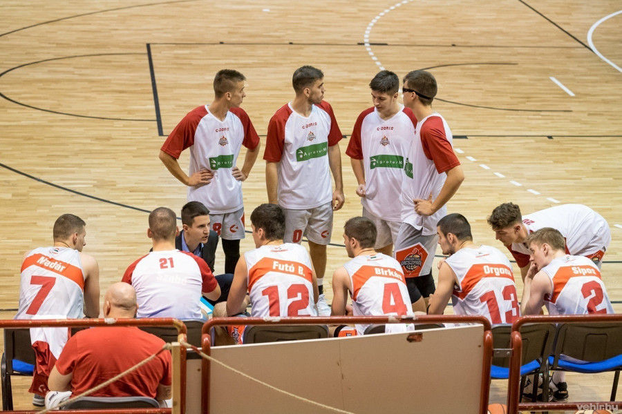 Ismét a HOYA hagyhatta el győztesen a pályát! (archív fotó)