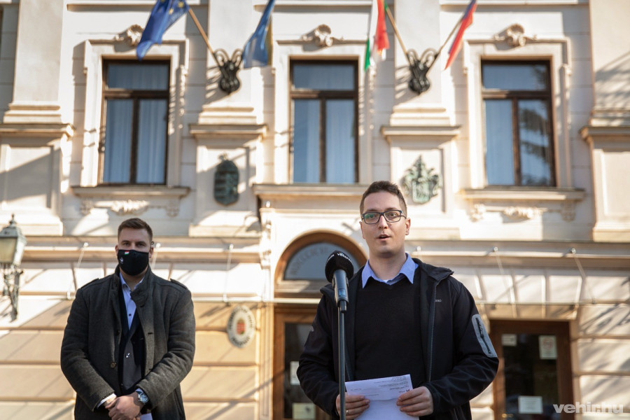 Pálinkás Roland (j).