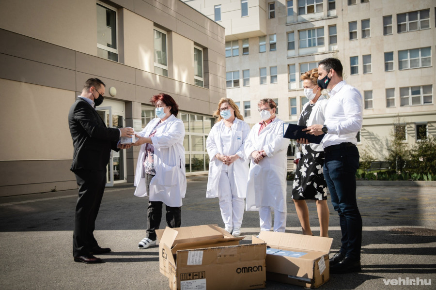 A képen (balról jobbra): Gazsi Attila, Horváth Ferencné, Major Tímea, Pálfi Ildikó, dr. Töreki-Vörös Ibolya, Ovádi Péter