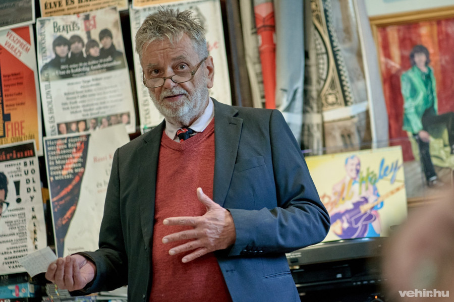 Molnár Sándor, az Utas és Holdvilág Antikvárium tulajdonosa