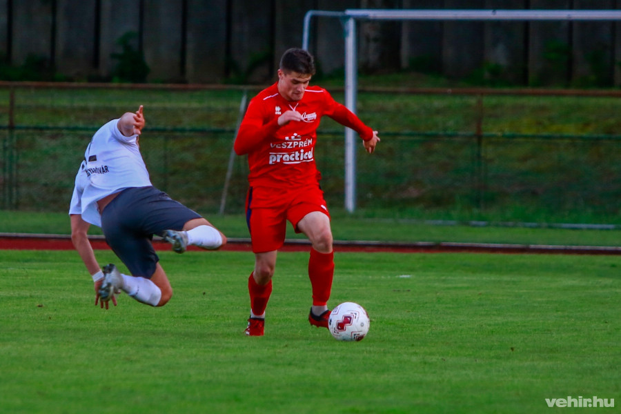 Győr-Moson-Sopron megyébe utazik a Veszprém (archív fotó)