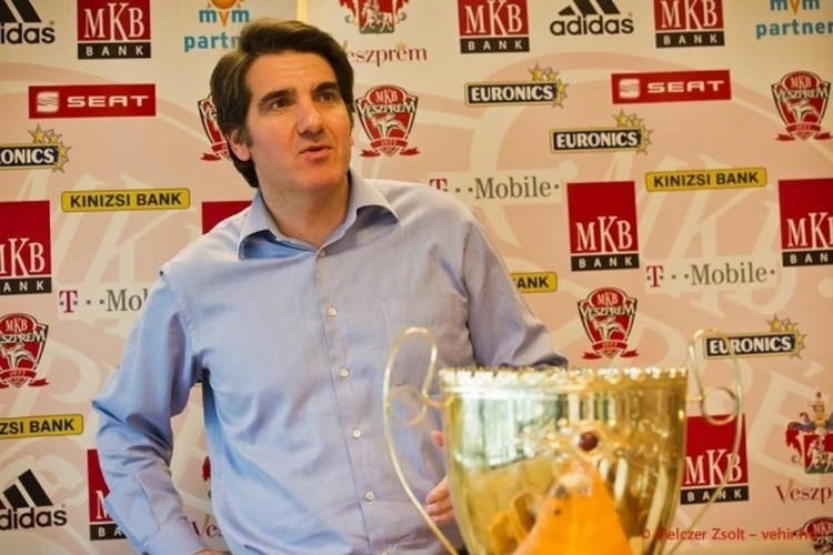 A következő idénytől Carlos Ortega veszi át a Barca irányítását (archív fotó)