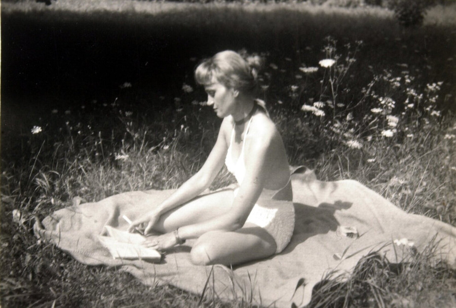 Nemes Nagy Ágnes Szigligeten, 1957, Ismeretlen Felvétele, Magántulajdon