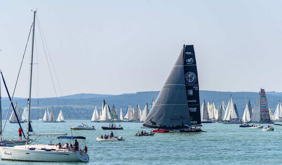 A tavalyi győztes RSM a rajtnál Balatonfüreden