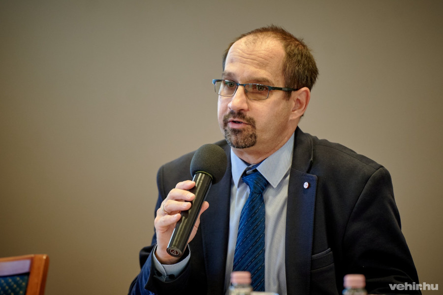 Gál Balázs oktatási igazgató