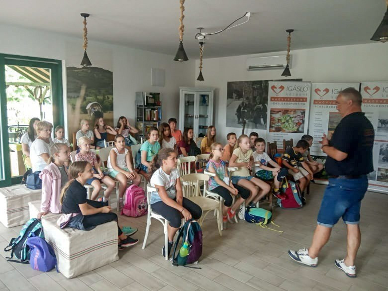 A táborozók Barnagra, Nagyvázsonyba és Vöröstóra is ellátogattak (fotó: Veszprémi Német Nemzetiségi Önkormányzat / Facebook)