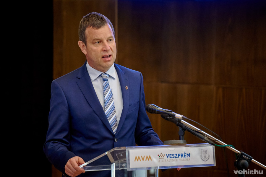 dr. Gelencsér András