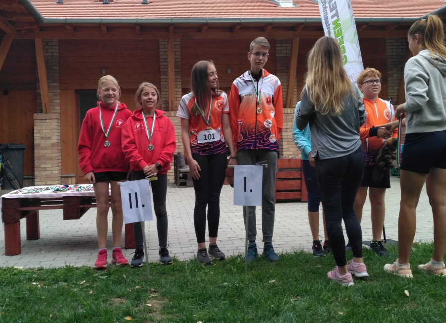 A második helyezett VHS csapat: Heizer Alíz és Barát Jázmin