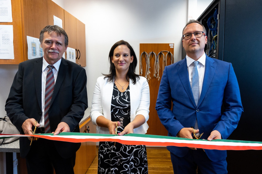 Vonderviszt Ferenc, Hegedűs Barbara, dr. Solymár Károly Balázs (Fotó: Pannon Egyetem)