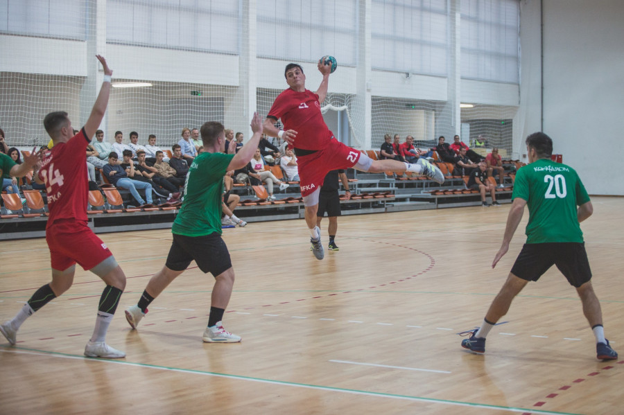 Szabó Tas (21-es mezben) öt gólt lőtt a találkozón