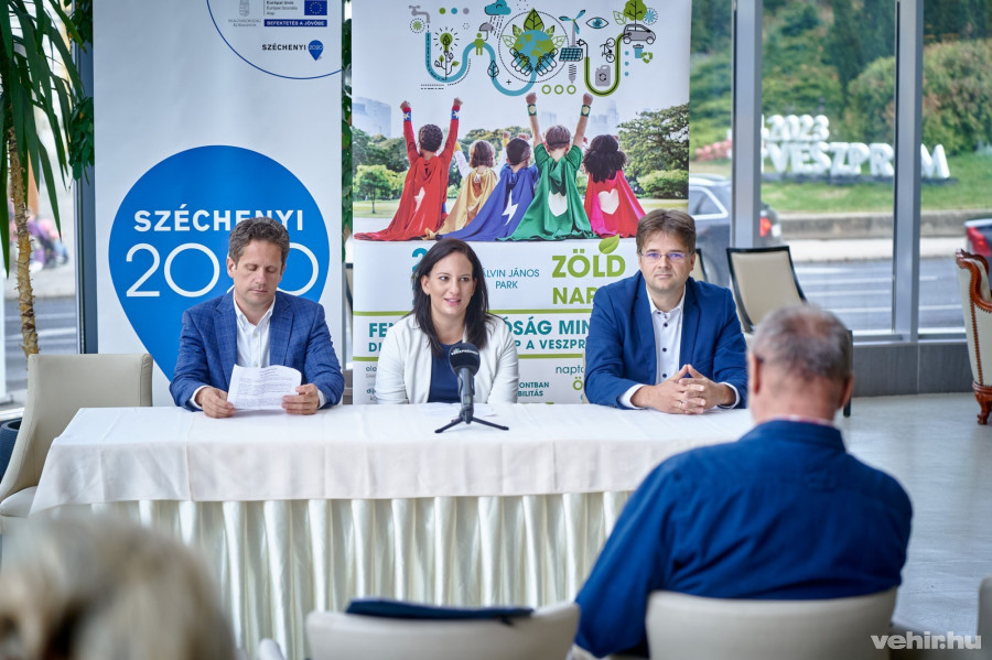 Temesvári Balázs, Hegedűs Barbara és Ferenczy Gábor a 2021.szeptember 21-én tartott sajtótájékoztatón a Hangvillában.