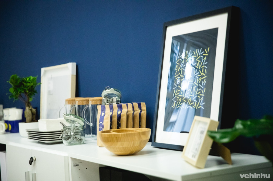 Dekoráció a most átadott közösségi térben.