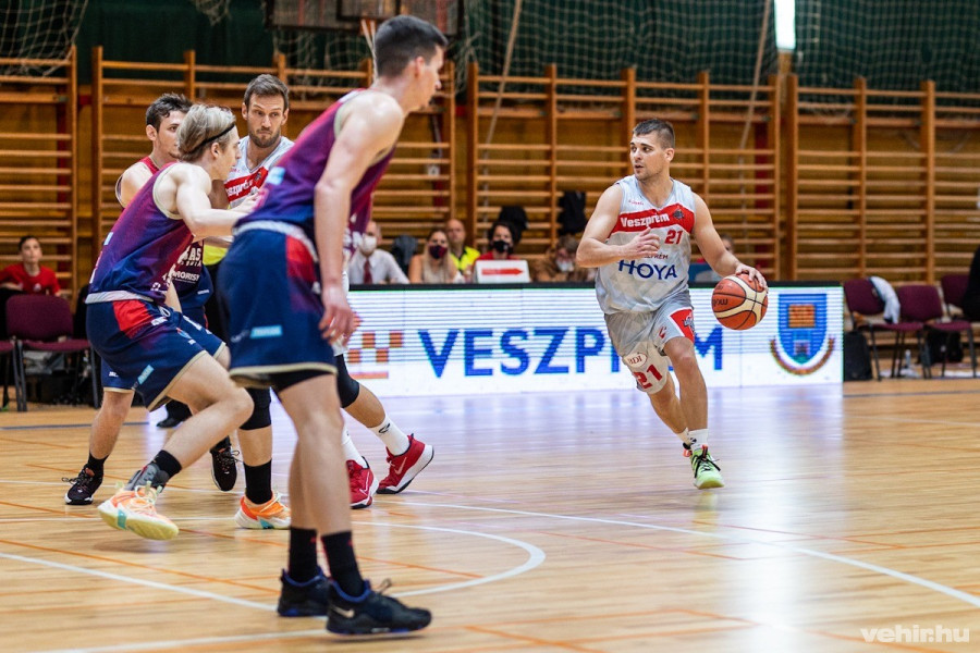 Cikkünk alján képgaléria található